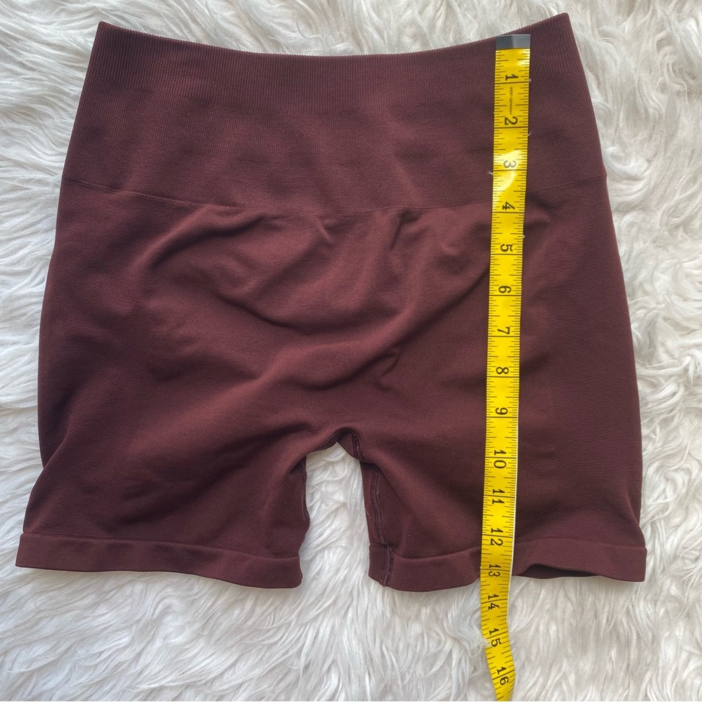 Alphalete Amplify Short 4.5” Women’s Size Medium Sangria - Picture 6 of 12